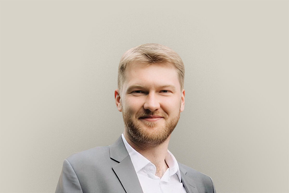 Alex Novikov headshot